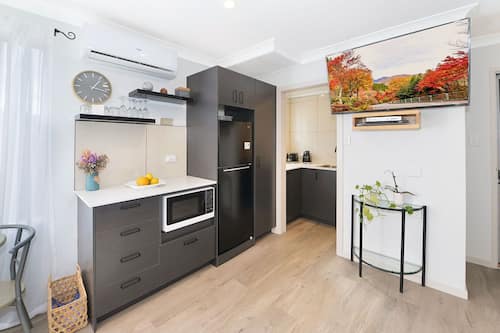 Departamento básico | Tabla de planchar con plancha, wifi gratis y ropa de cama