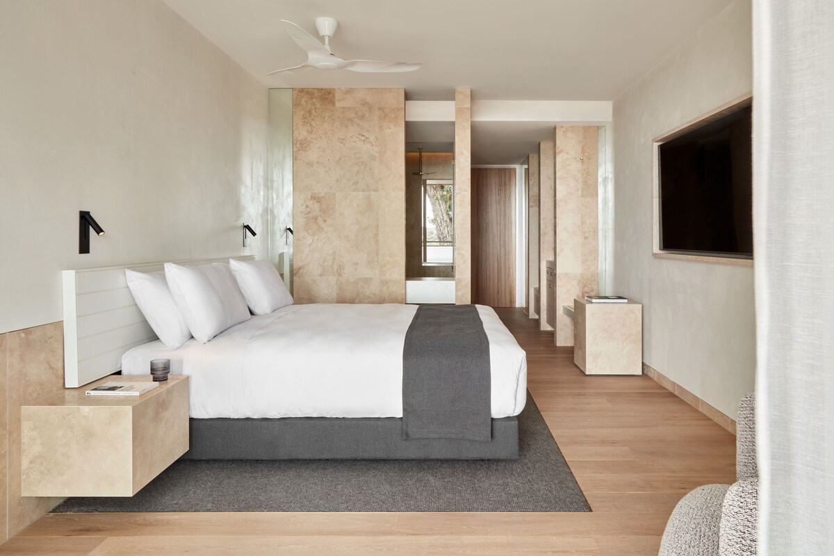 Sunset Balcony | 1 bedroom, minibar, in-room safe, iron/ironing board