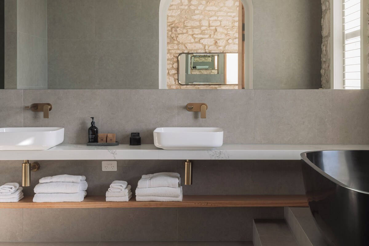 Classic Suite | Bathroom | Shower, hair dryer, bathrobes, towels