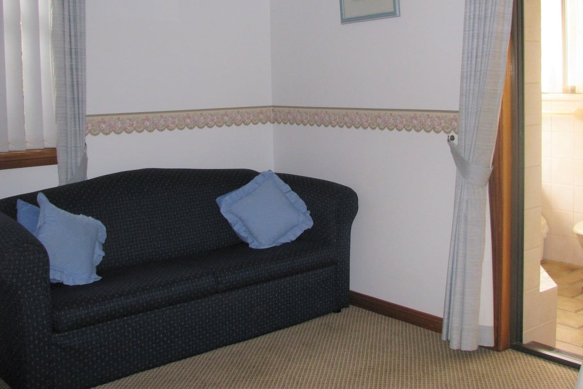 Spa Suite | 1 bedroom, pillowtop beds, bed sheets