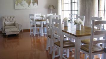 Bữa sáng nấu theo yêu cầu hàng ngày với phụ phí nhỏ