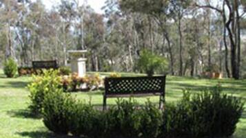 Phòng truyền thống, 1 giường cỡ king, có phòng tắm riêng | Quang cảnh vườn