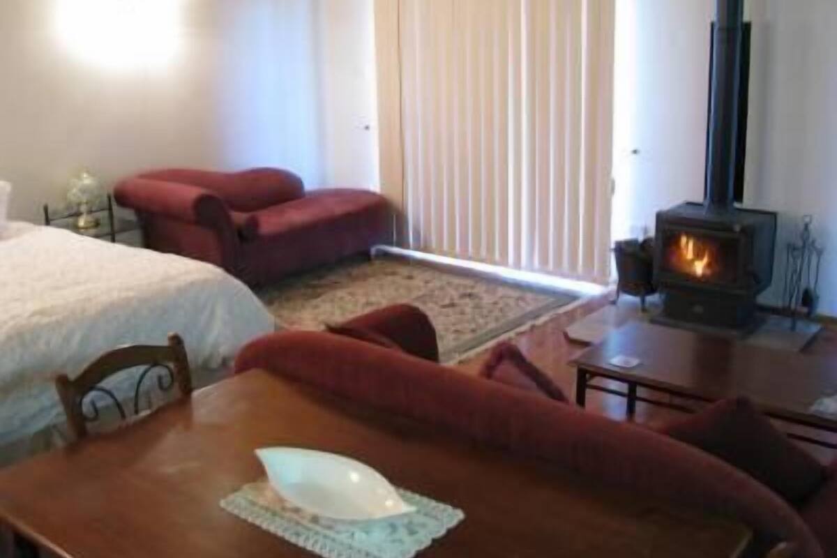 Kookaburra Lodge | 1 bedroom, memory foam beds, laptop workspace, individually decorated