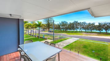 Deluxe Beach House | Balcony