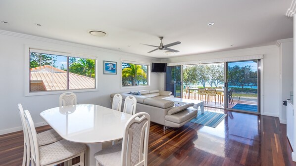 Deluxe-Haus | Wohnbereich | Flachbildfernseher