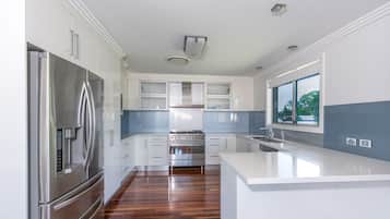 Deluxe Beach House | Private kitchen