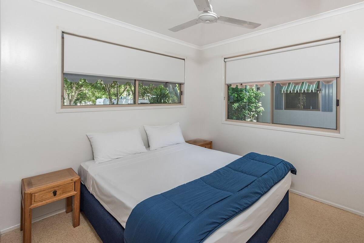 Deluxe Villa | Iron/ironing board, free WiFi, bed sheets