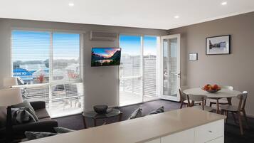 Apartemen, 2 kamar tidur | Makan di kamar