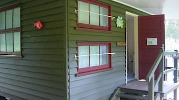 Binstead Cabin (1 Queen and 7 Bunk Beds) | Balcony