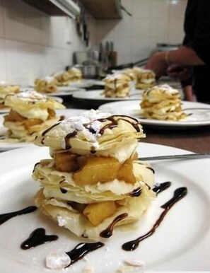 Dining - Spring Creek Mountain Cafe & Cottages (The Falls)