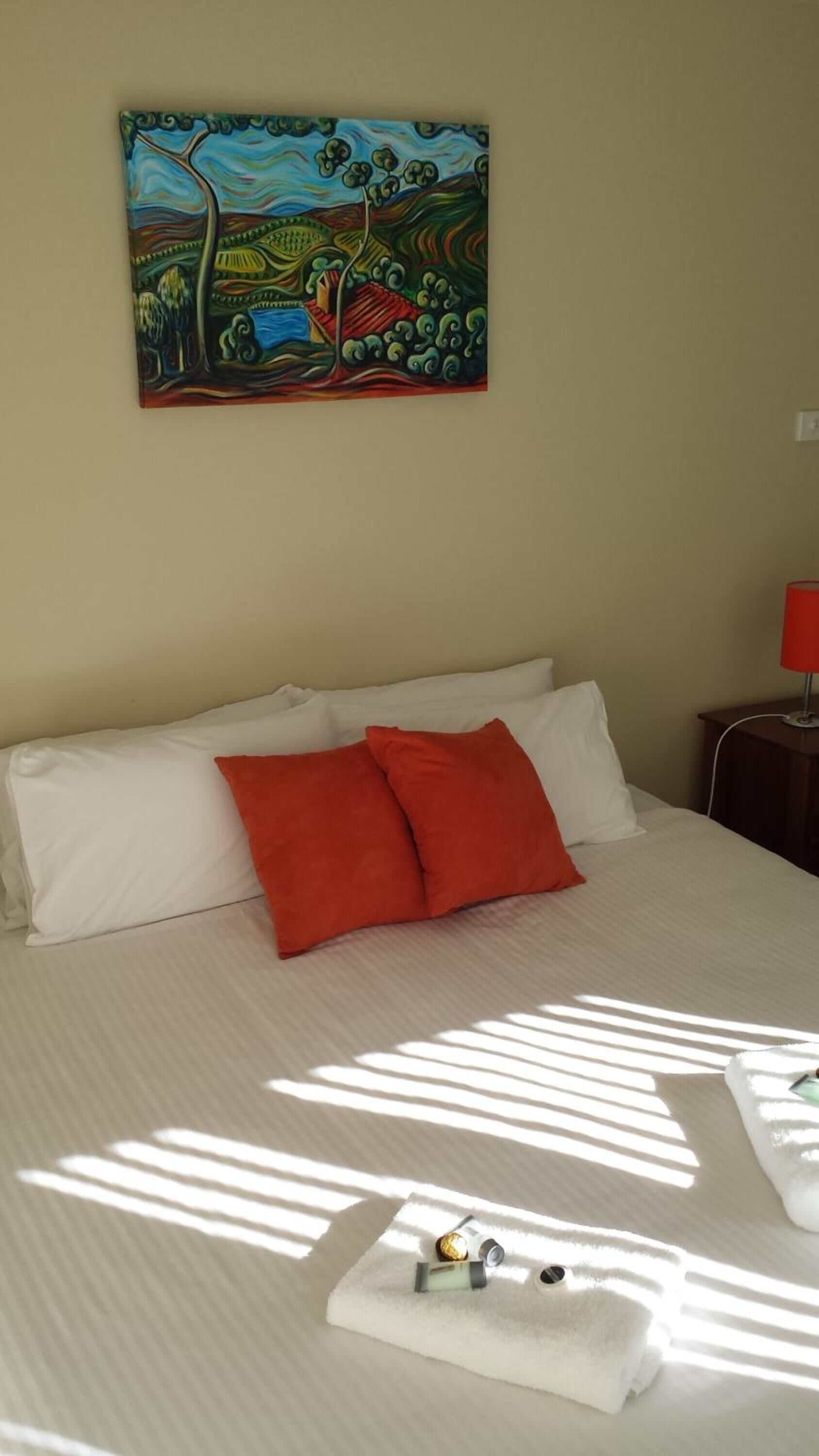 3 bedrooms, individually furnished, iron/ironing board, bed sheets