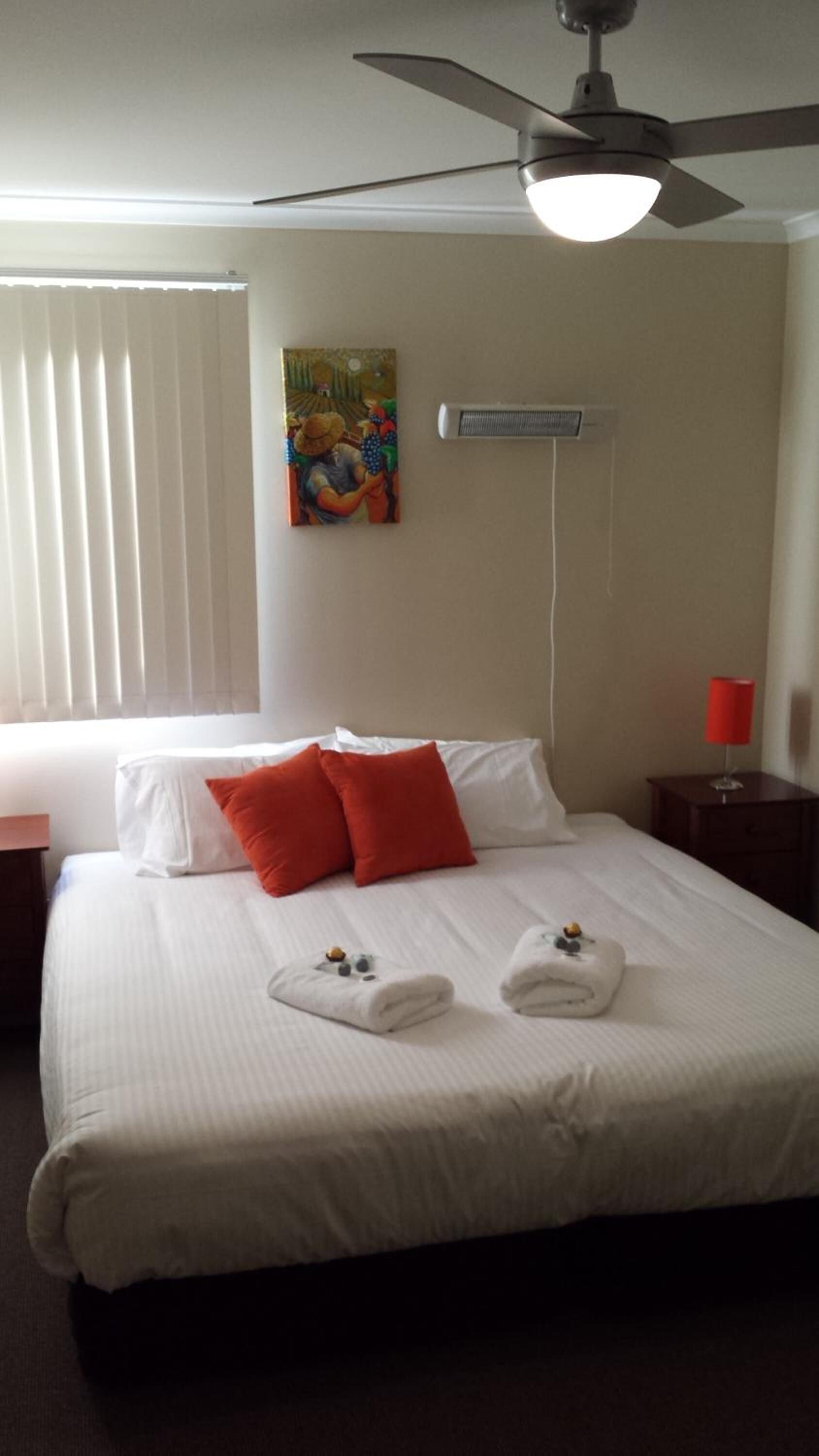 3 bedrooms, individually furnished, iron/ironing board, bed sheets