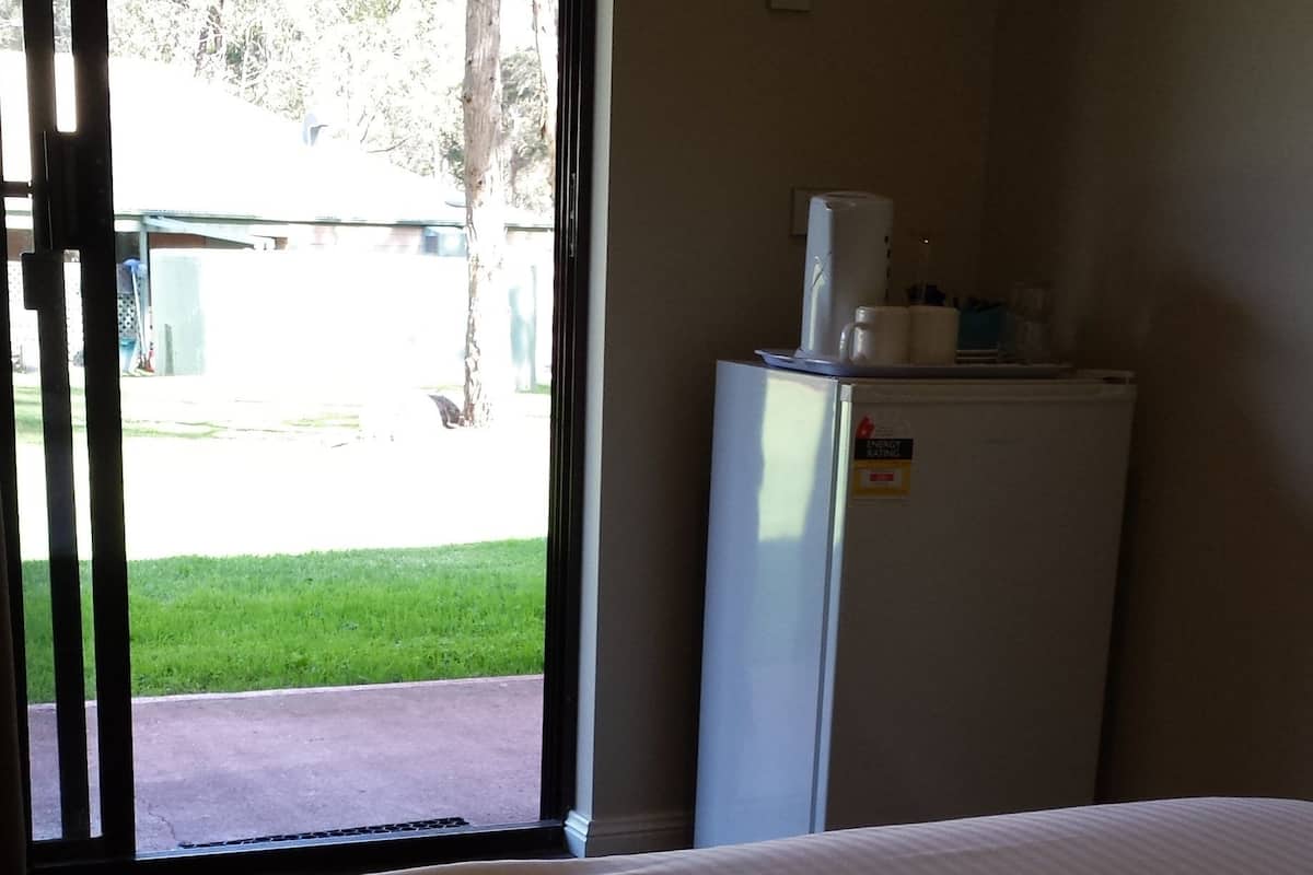 3 bedrooms, individually furnished, iron/ironing board, bed sheets