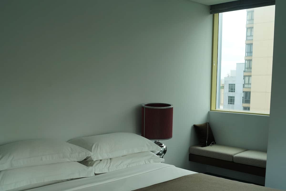 2 Schlafzimmer, Zimmersafe, Schreibtisch, laptopgeeigneter Arbeitsplatz