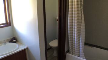Standard Room, 2 Bedrooms, Kitchenette | Bathroom | Towels