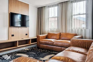 Standard Suite, 2 Bedrooms, Kitchenette (Hampden Suite) | Living room | 50-inch LCD TV with digital channels, TV - The Prince Of Wales Hotel (Battery Point)