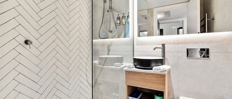 Douche, douche hydromassante, articles de toilette de luxe