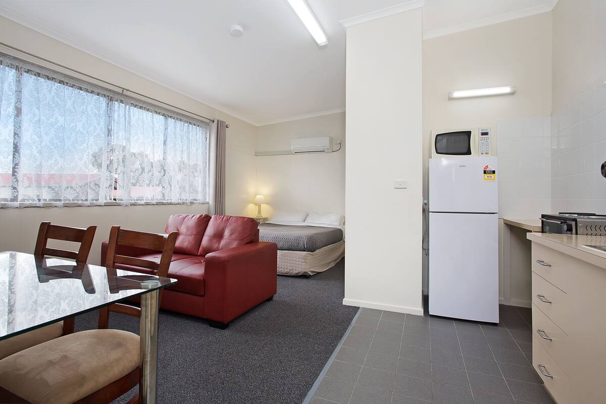 Studio (Apartment) | Blendingsgardiner, wi-fi (inkludert) og individuelt dekorert