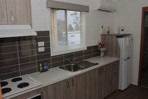 Refrigerador, microondas, cafetera/tetera, tetera/pava eléctrica