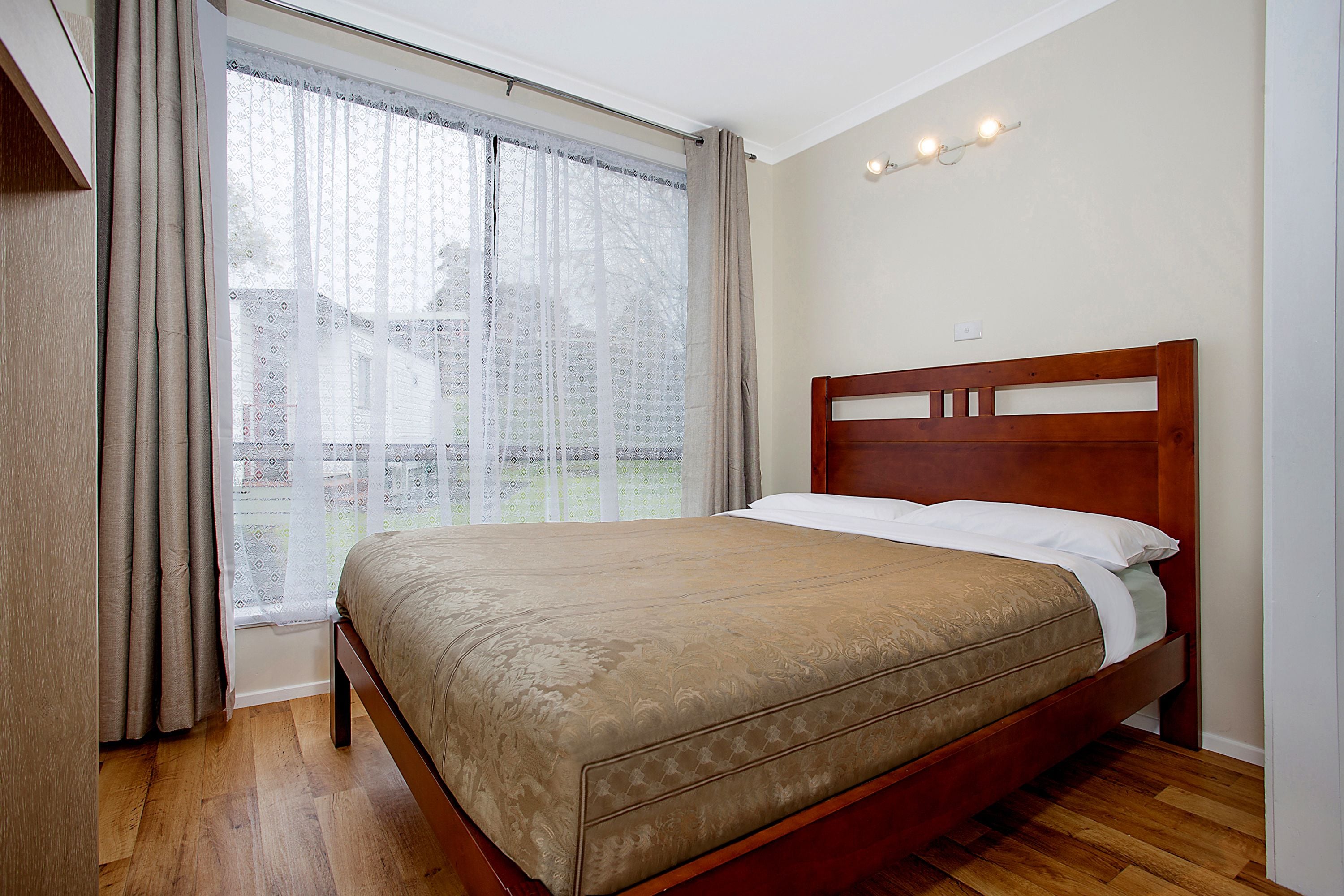 Chalet (Twin Share Linen Surcharge, Pay at HT) | Didekorasi berbeda-beda dan dilengkapi dengan perabotan berbeda-beda