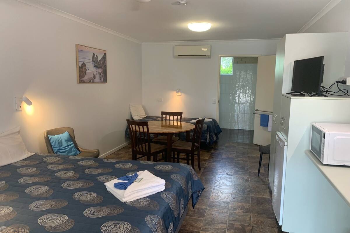 Standard Room, Non Smoking (Wheelchair Friendly Unit) | Blackout curtains, iron/ironing board, free WiFi, bed sheets