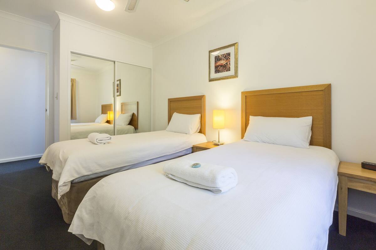 Individuell dekoriert, individuell eingerichtet, Bügeleisen/Bügelbrett