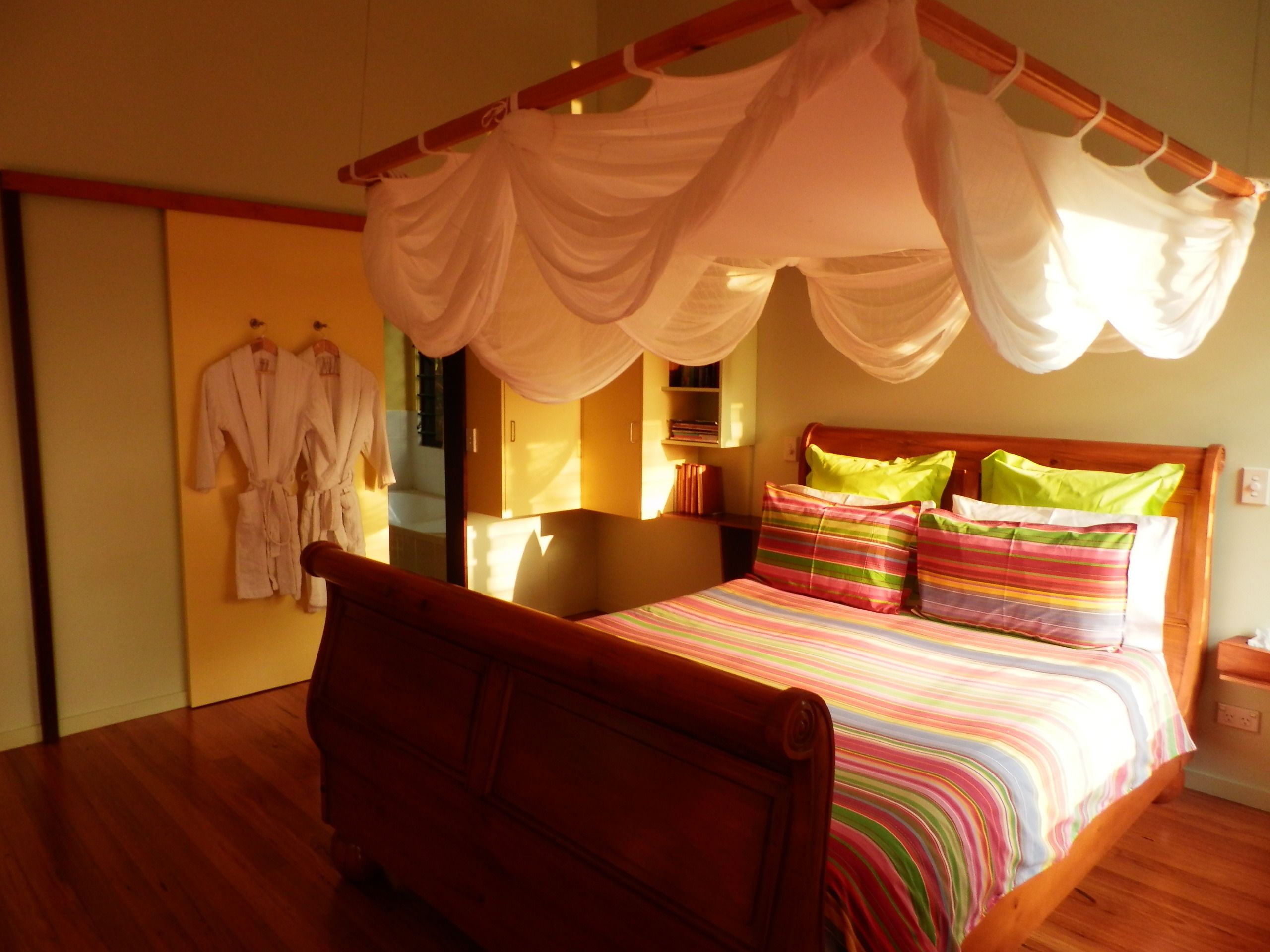 1 bedroom, individually decorated, individually furnished