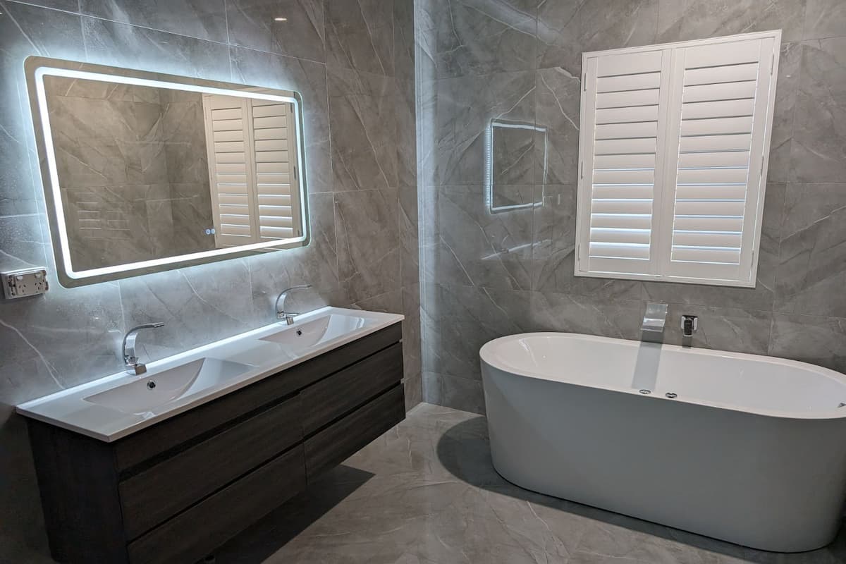 Departamento Deluxe, 1 habitación (with Spa Bath) | Baño | Regadera, secadora de cabello, toallas