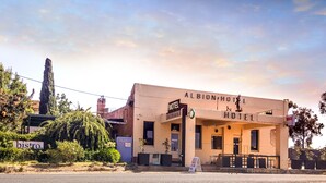 A building with a sign reading "Albion Hotel" and a smaller sign for "The Albion Bistro". - Albion Motel Hotel (Castlemaine)