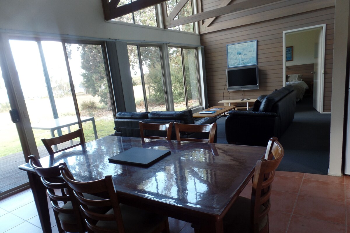 Standard Suite, 2 Bedrooms, Non Smoking, Kitchen (sleeps 5) | In-room dining