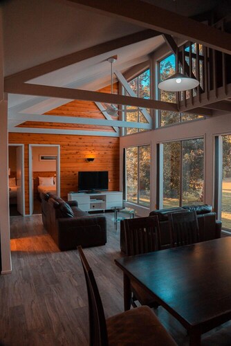 Waterfront Retreat At Wattle Point