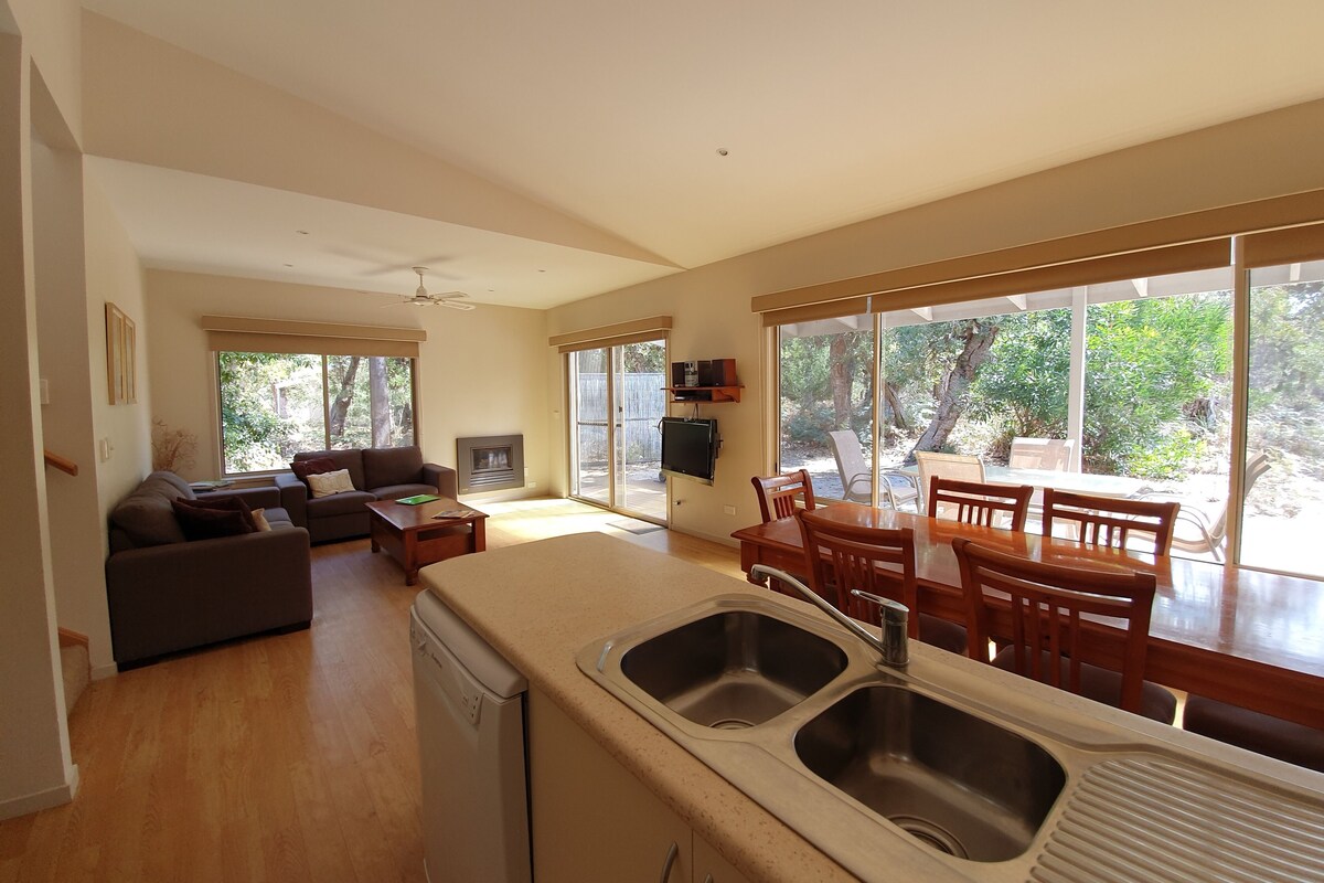 Standard Cabin, Multiple Bedrooms, Non Smoking, Kitchen (3 Bed/3 bathroom Spa) | Living area | Plasma TV, DVD player