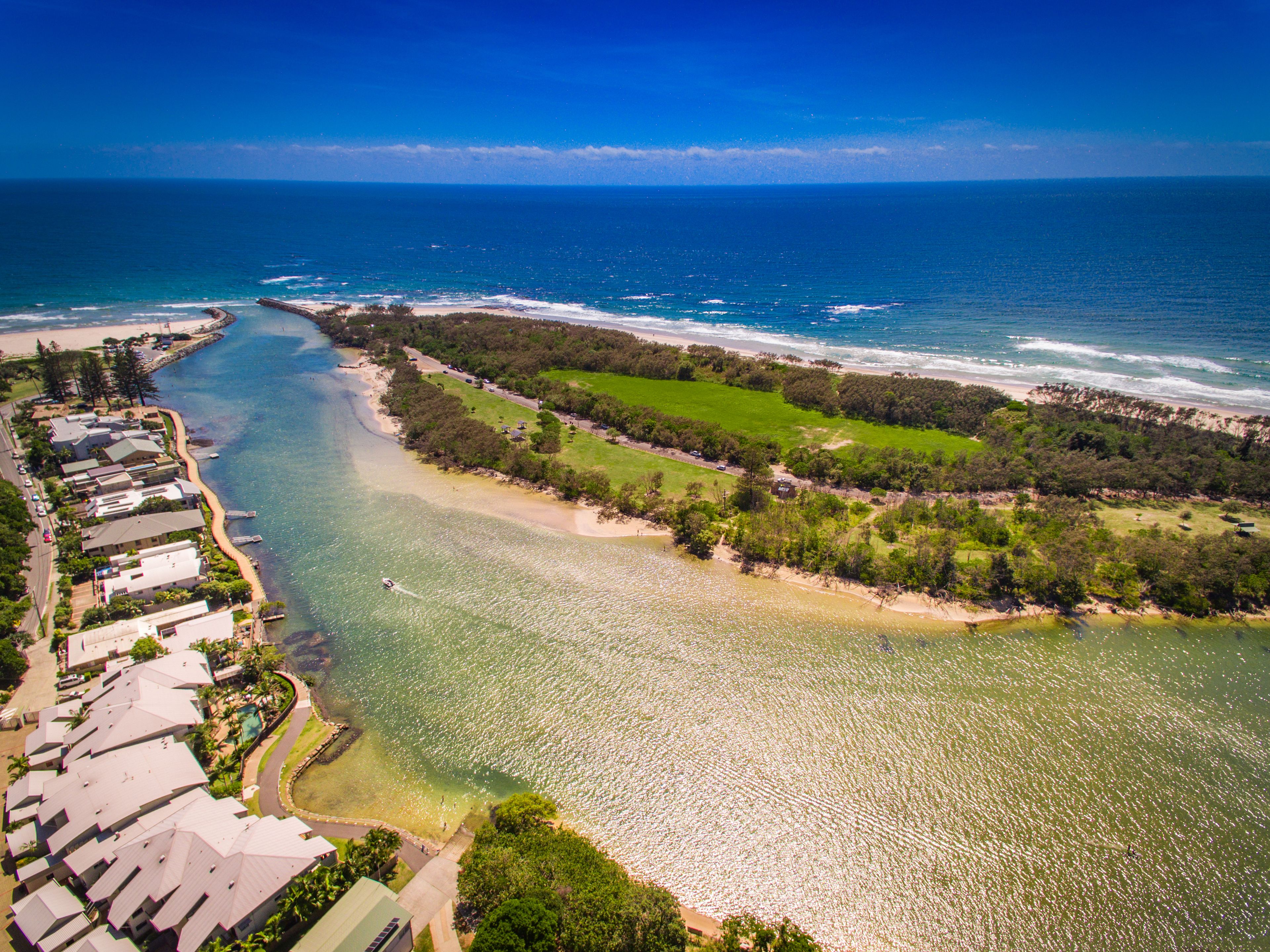 Pantai berhampiran 