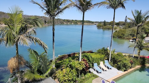 Sunrise Cove Holiday Apartments