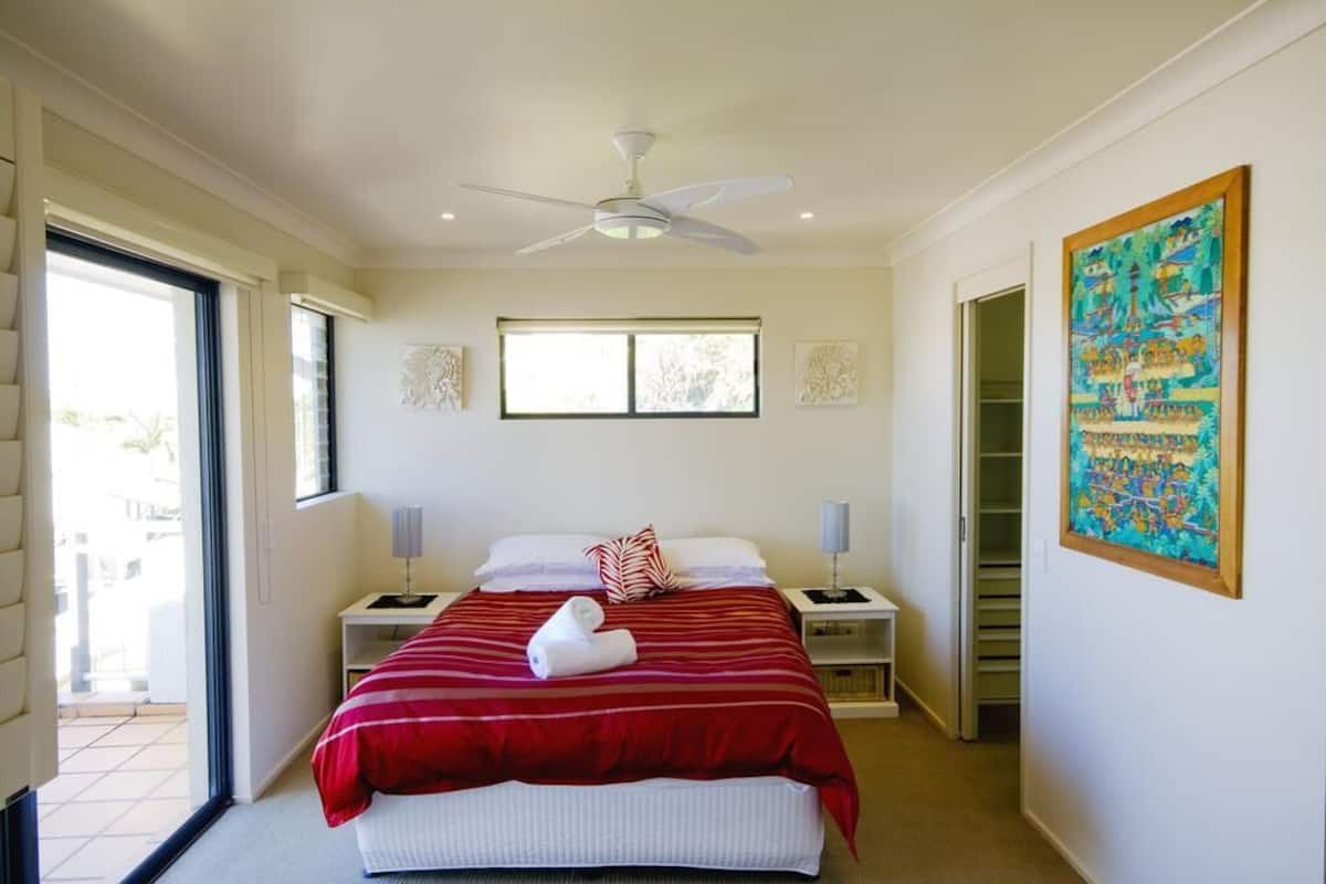 3 Bedroom Apartment - Non-Waterfront | Individually decorated, individually furnished, iron/ironing board