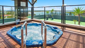 Bain à remous extérieur