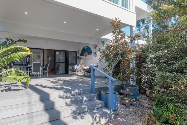 Terrace/patio - Corlette Retreat (Corlette)