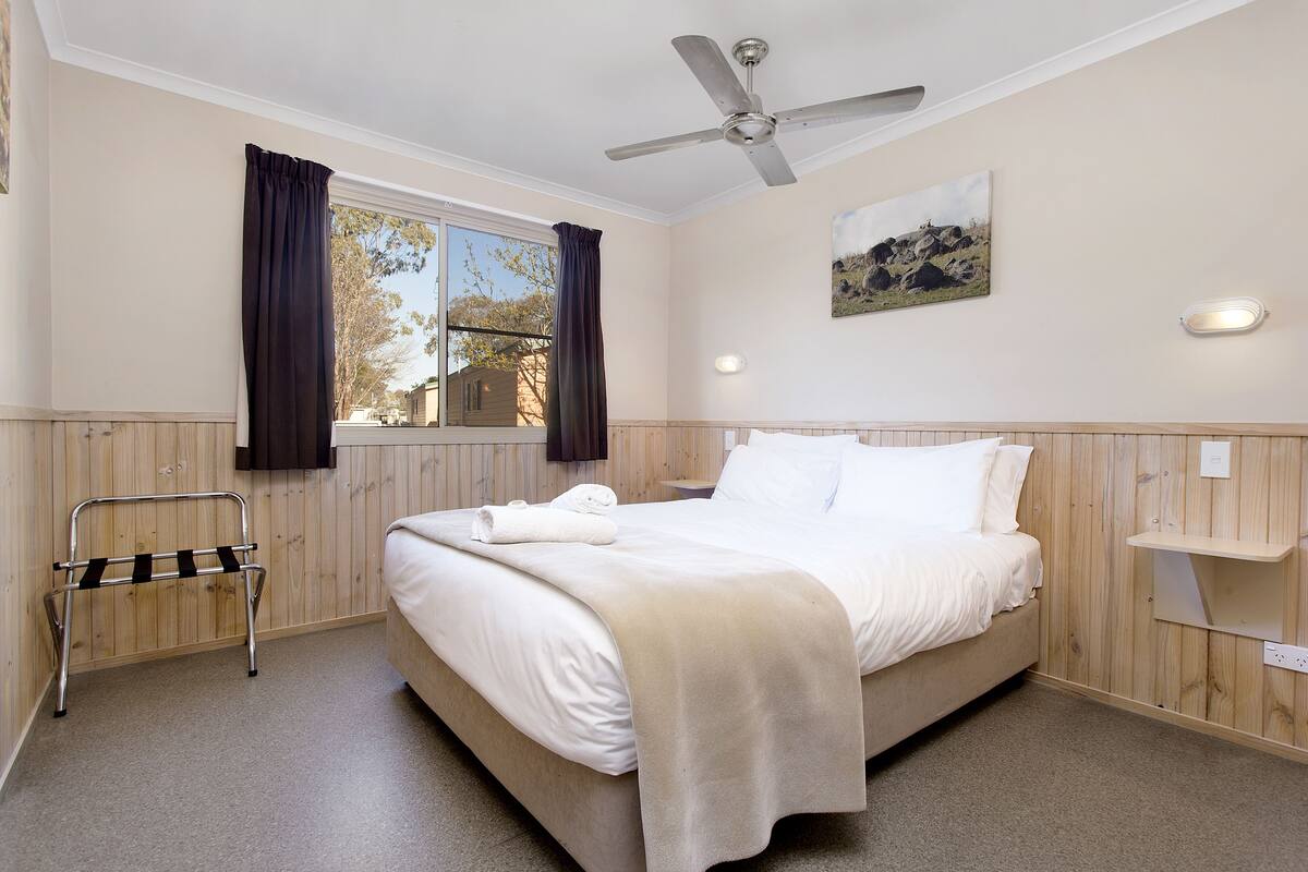 Ropa de cama de alta calidad y tabla de planchar con plancha 