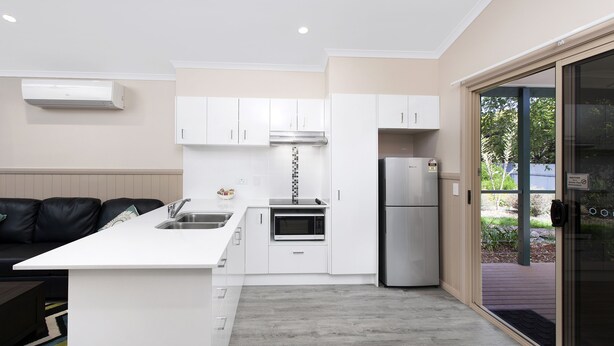 Private kitchen - Armidale Tourist Park (Armidale)