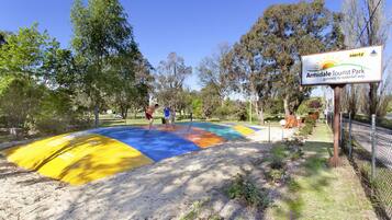 Área de juegos infantiles al aire libre