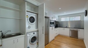 Luksusleilighet, ikke-røyk, kjøkken (Luxury House - 3 x 2) | Eget kjøkken | Kaffetrakter/tekoker, vannkoker og brødrister