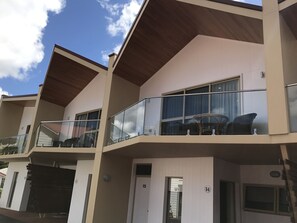 Luxe beddengoed, een kluis op de kamer, een strijkplank/strijkijzer