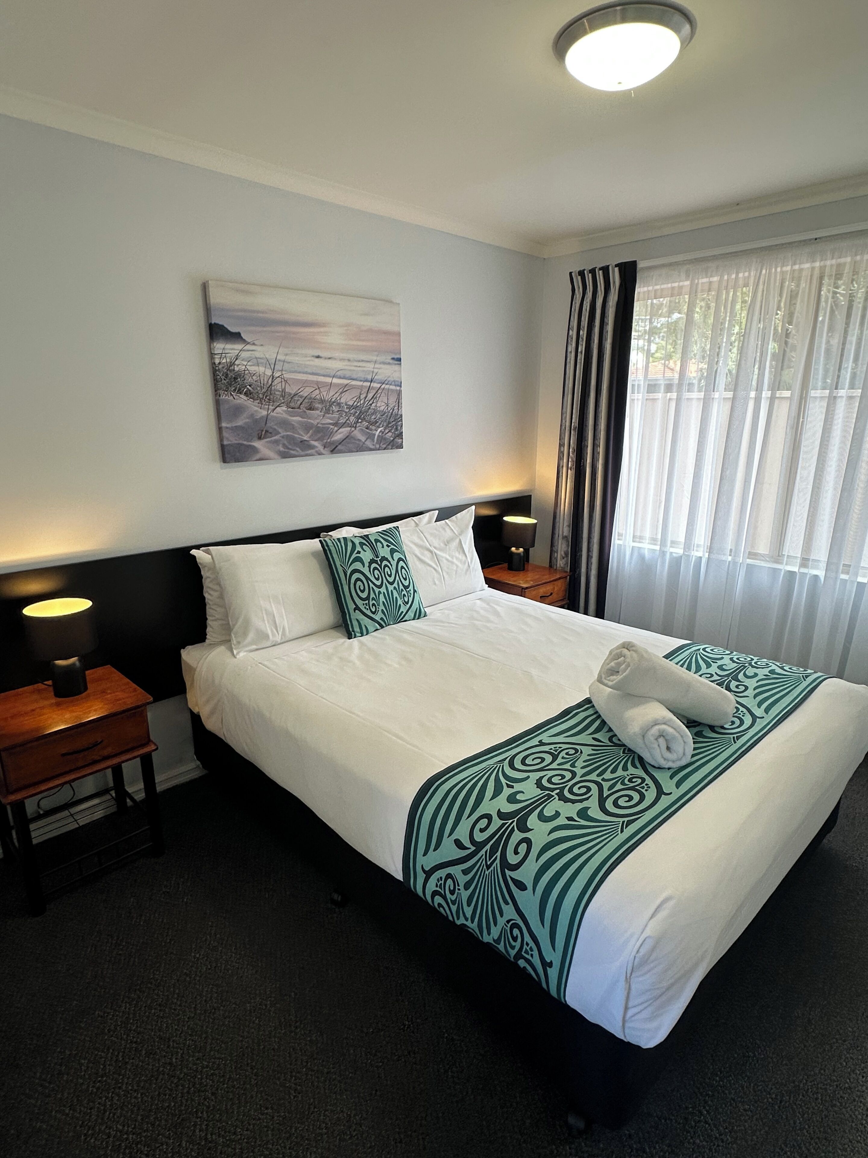 Premium bedding, in-room safe, iron/ironing board, free WiFi