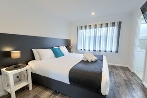 Villa, 1 King Bed | Premium bedding, in-room safe, iron/ironing board, free WiFi