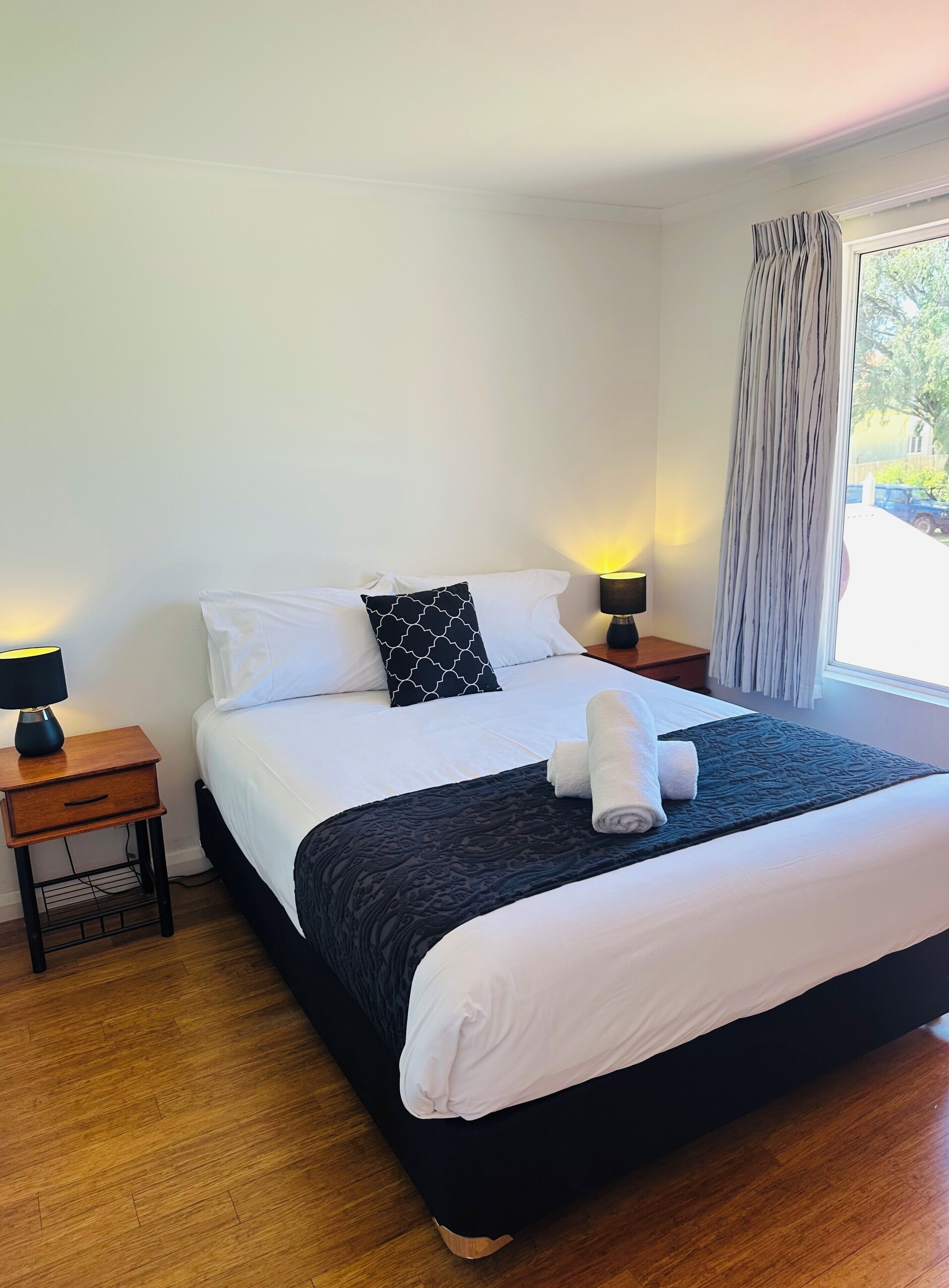 Luxury Apartment, Non Smoking, Kitchen (Luxury House - 3 x 2) | Premium bedding, in-room safe, iron/ironing board, free WiFi