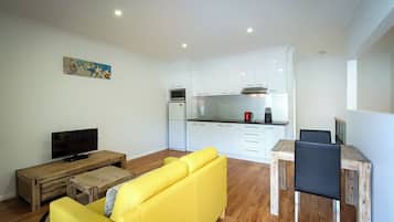 Premium Studio, 1 Bedroom | Private kitchen