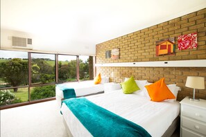 Standard Room, Non Smoking, Kitchenette (Twin Room) | Desk, blackout drapes, iron/ironing board, free WiFi - Bellbrae Motel (Bellbrae)