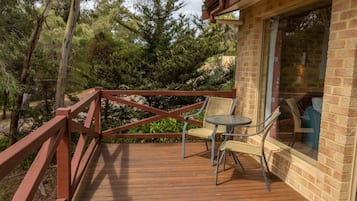 Monolocale Standard, non fumatori, cucina (Spa Studio 1) | Area soggiorno | TV a schermo piatto 45 pollici con canali digitali, lettore DVD