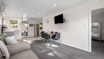 Motel (2BR) | Living area