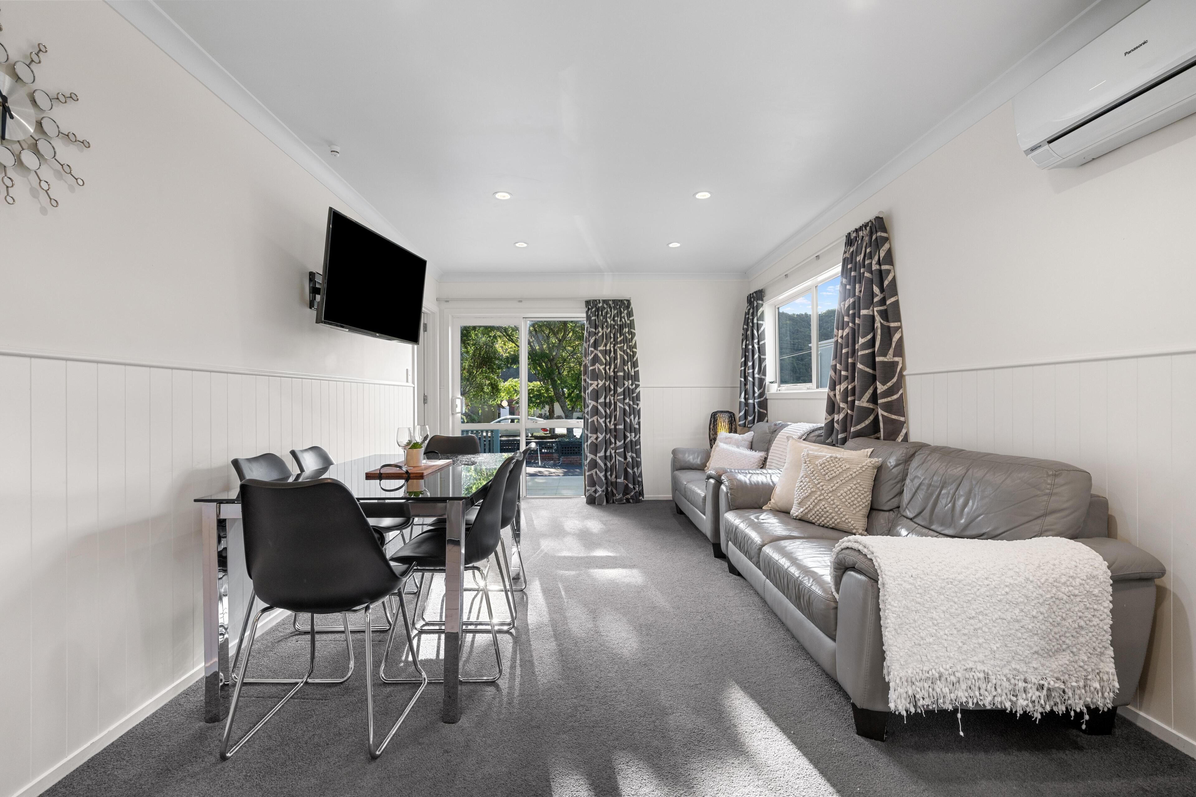 Motel (2BR) | Living area